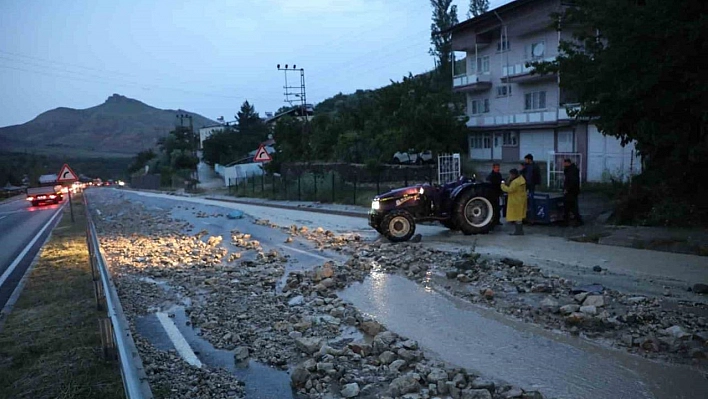 Sel nedeniyle Malatya-Kayseri karayolunda ulaşım kontrollü sağlanıyor