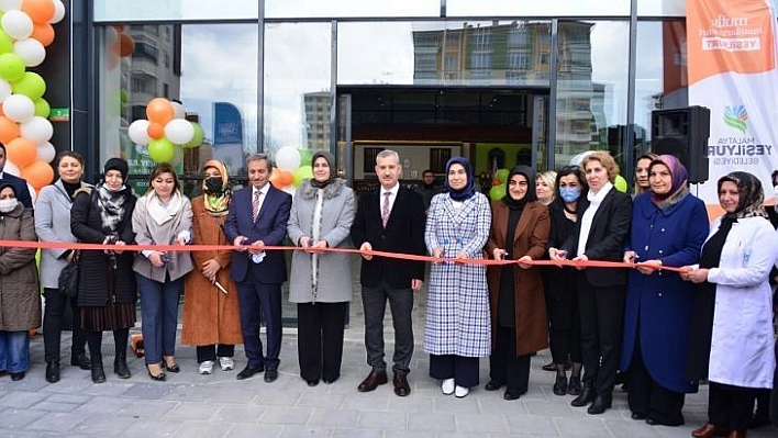 Semt pazarında ''Yöresel ürün satış ve kafe'' hizmete girdi