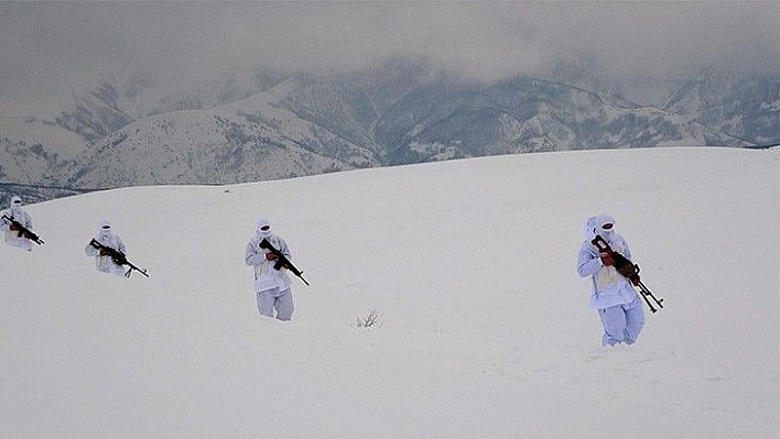 Şenyayla'yı teröristlere dar eden kahramanlar, dondurucu soğukta vatan nöbeti tutuyor