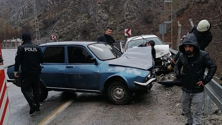 Şerit ihlali kazaya neden oldu:  5 yaralı