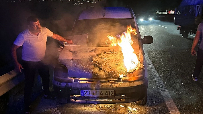 Seyir halindeki otomobil alev topuna döndü