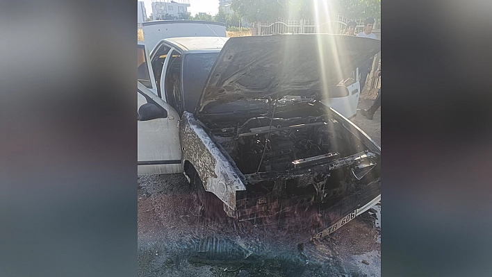 Seyir halindeki otomobil alev aldı