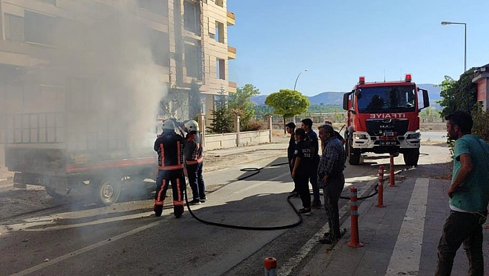 Seyir Halindeyken Alev Aldı