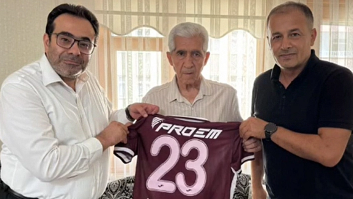 Seza Çimento Elazığspor'dan efsane futbolcu Hıdır Bilek'e vefa ziyareti