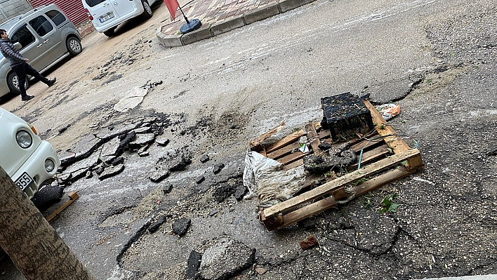 Elazığ'da Şiddetli Sağanak Yolları Aşındırdı! 