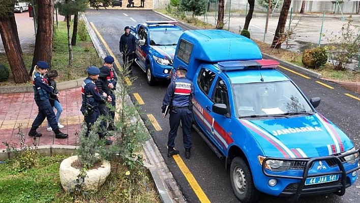 Silahlı ve Maskeli Soyguncular Jandarmadan Kaçamadı