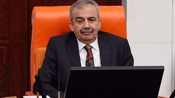 Sırrı Süreyya Önder'den haber var