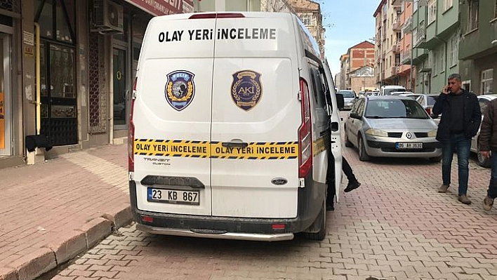 Sokak Ortasında Tabancanın Dipçiğiyle 2 Kardeşi Darp Etti