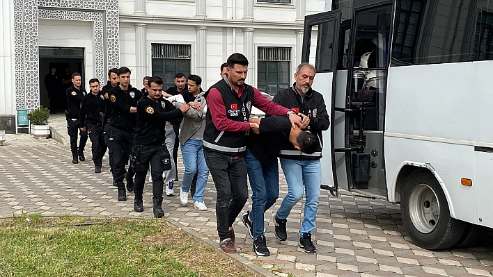 Sosyal Medya Tartışması Cinayetle Bitti: Maskelerle Kahveyi Taradılar