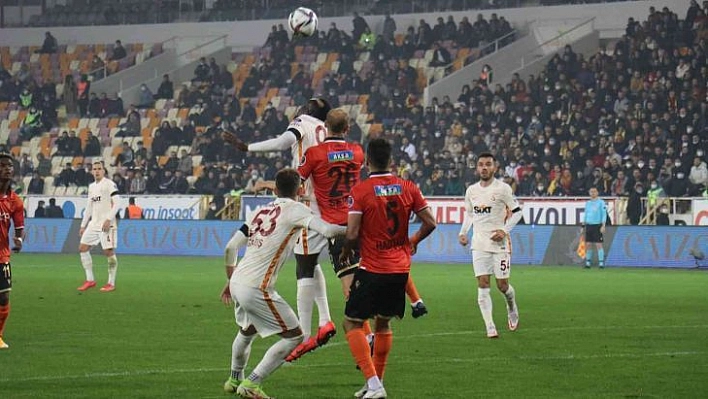 Spor Toto Süper Lig: Yeni Malatyaspor: 0 - Galatasaray: 0 (İlk yarı)