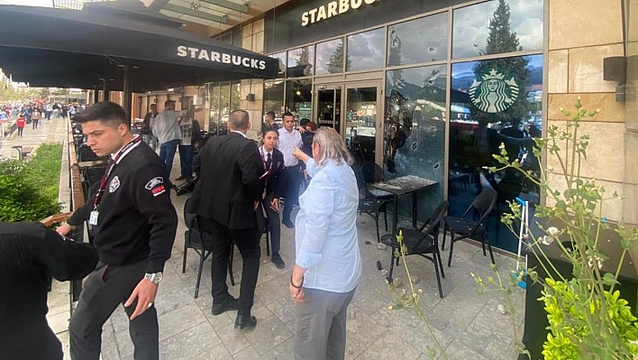 Starbucks'a Pompalı Tüfekli Saldırı