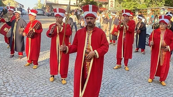 Tarihi mahalle Harput'ta mehter etkinliği