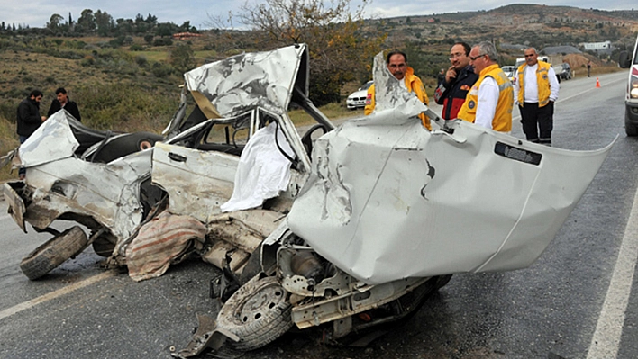 Taziyeye giden 2 kardeş trafik kazasında öldü