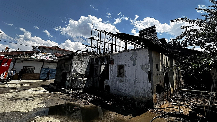 Tek Katlı Evde Yangın Çıktı