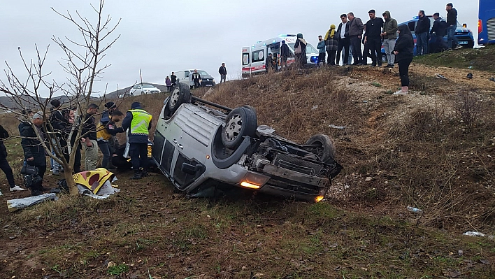 Tekeri Patlayan Otomobil Şarampole Uçtu: 8 Yaralı