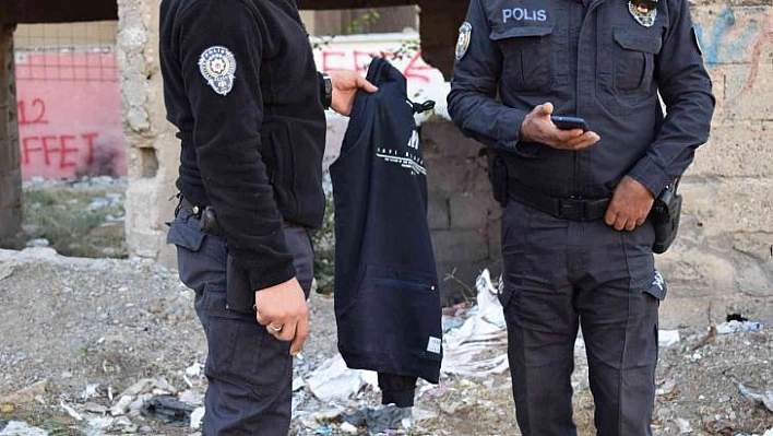 Ters kelepçeli adliyeye götürülürken polisin elinden kaçtı