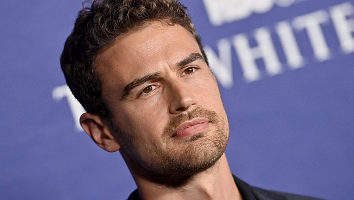 Theo James İstanbul'da mı? Theo James ziyaretinin perde arkası