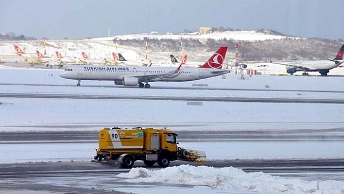 THY İstanbul Havalimanı uçuşlarını gece yarısına kadar durdurdu