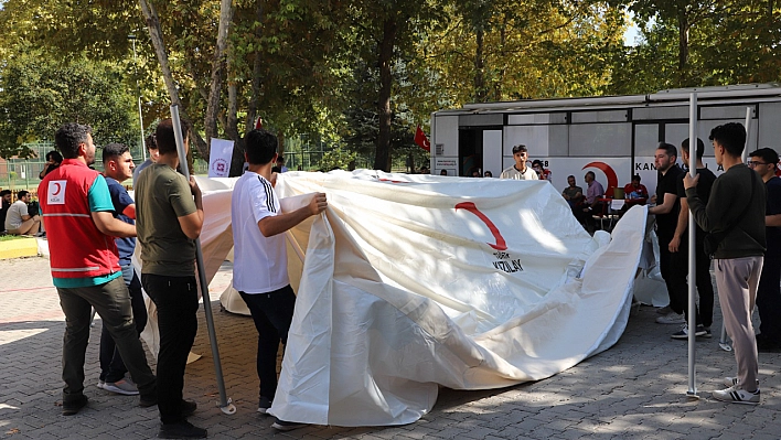 Tıp Fakültesi Öğrencilerine Afetlerde Çadır Kurma Eğitimi Verildi