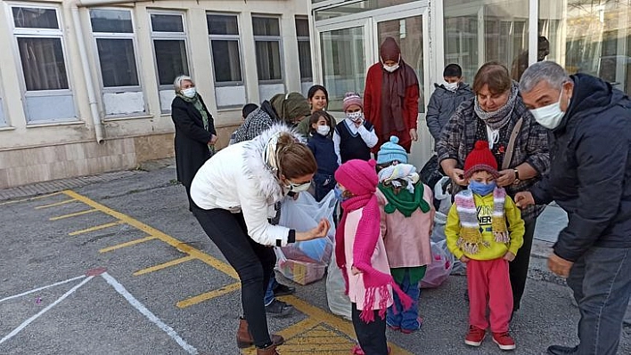 TKKD'den İhtiyaç Sahibi Öğrencilere Giysi Ve Kırtasiye Yardımı