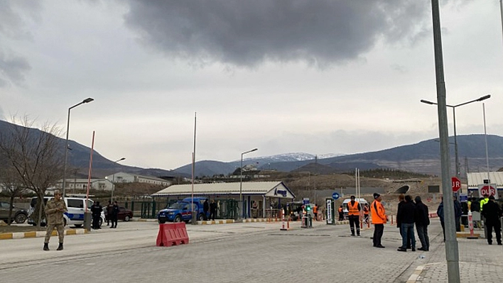 Toprak Kayması Felaketinin Ardından Fırat Nehri'nde Sızma Riski! Bakanlık'tan İlk Açıklama Geldi