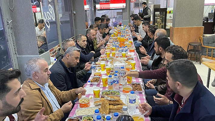 Trabzon'daki Elazığlılar geleneksel iftar yemeğinde bir araya geldi