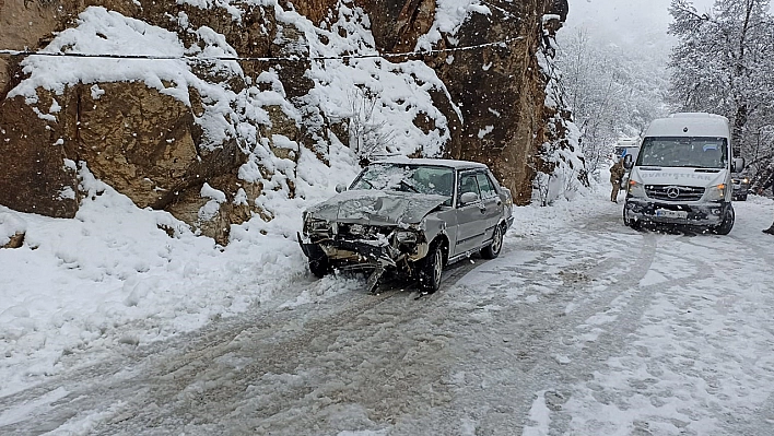 Trafik Kazası: 3 Yaralı