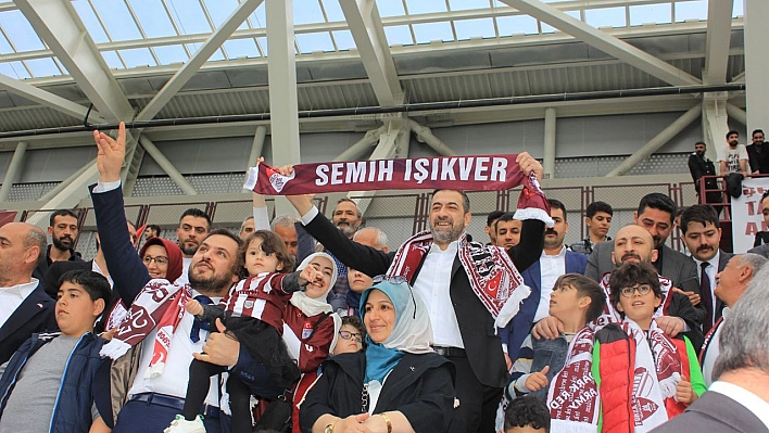 Tribünlerden Işıkver'e Sevgi Seli