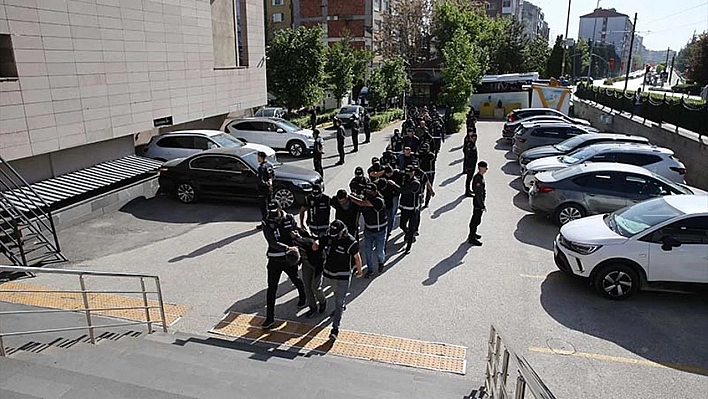 TSK'da FETÖ operasyonu! 56 asker gözaltında