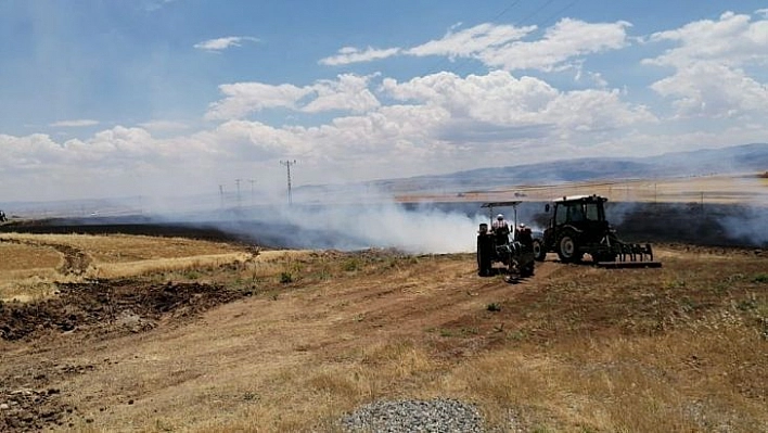 Tunceli'de 10 dönüm ekili alan yanarak kül oldu