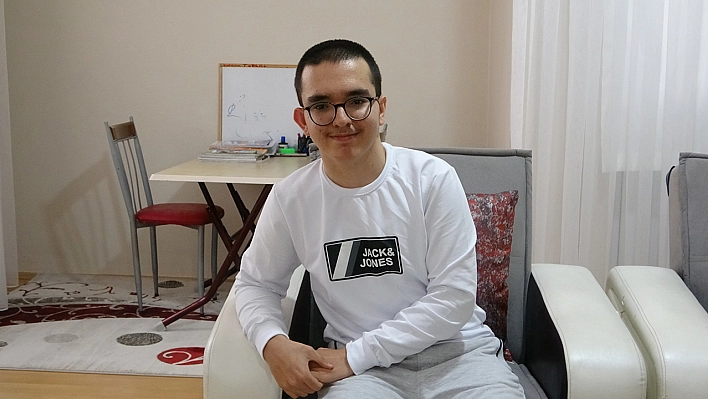 Tunceli'de 10 yıldır evde eğitimle hayata bağlanan Beran'ın azmi ilham veriyor