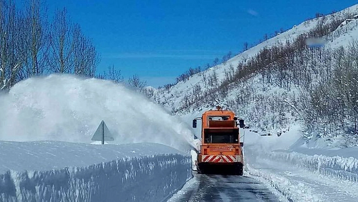 Tunceli'de 154 köy yolu ulaşıma kapandı, bir ilçede eğitime ara verildi