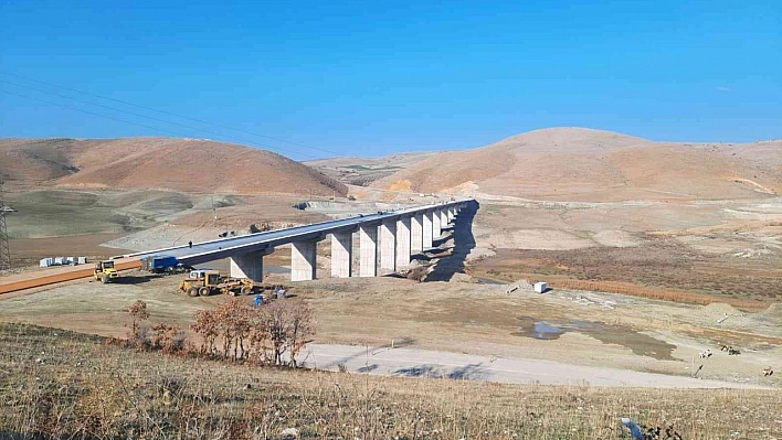 Tunceli'de 4 ilçeyi birbirine bağlayan köprü bitmek üzere