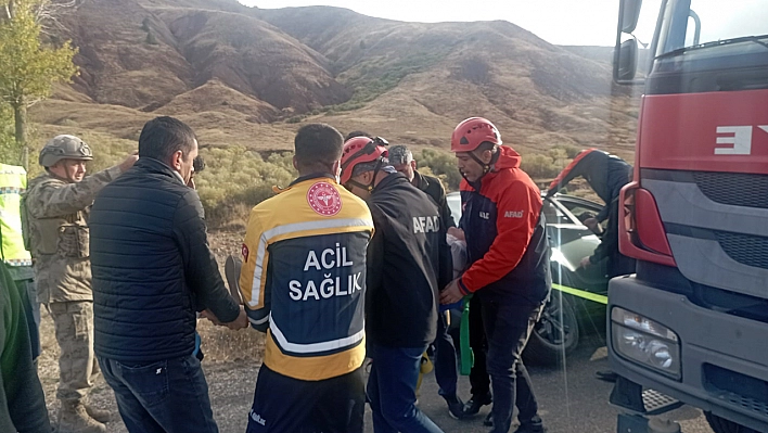 Tunceli'de araç yoldan çıktı: 3 yaralı