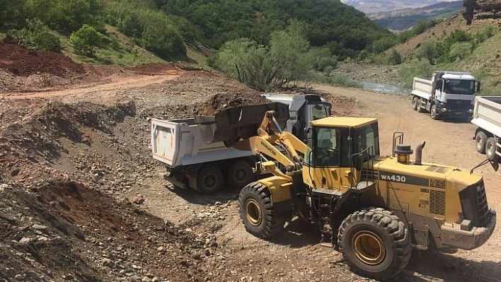 Tunceli'de asfaltlama ve bakım onarım çalışmaları