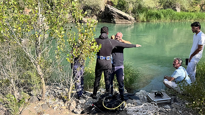 Tunceli'de çaya giren iki arkadaştan biri boğuldu, diğeri kurtarıldı
