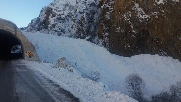 Tunceli'de çığ tehlikesi nedeni ile yol ulaşıma kapatıldı