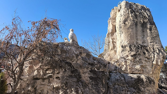 Tunceli'de devasa kayanın gizemi halen çözülemedi