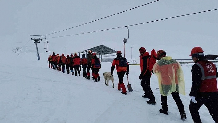 Tunceli'de gerçeği aratmayan çığda arama kurtarma tatbikatı