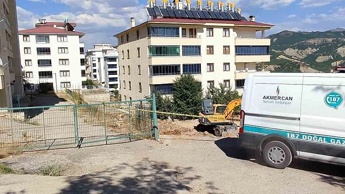 Tunceli'de iş makinesi doğal gaz borusunu patlatınca yurt ve civardaki binalar boşaltıldı