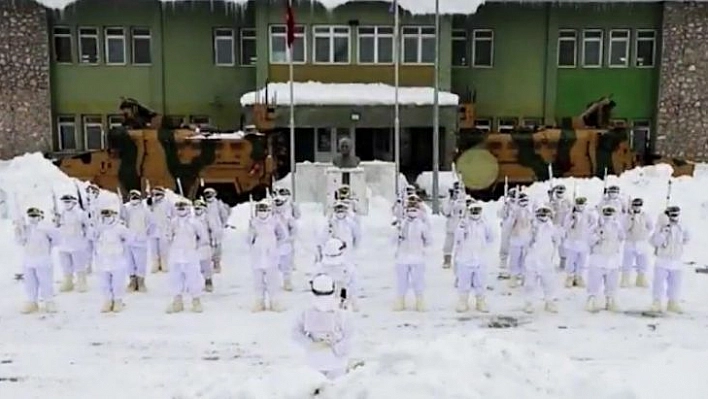 Tunceli'de jandarma komandolardan 'Her yerde ben varım' mesajı