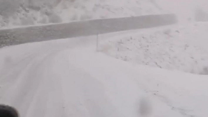 Tunceli'de, kar yağar yağmaz mücadele başladı