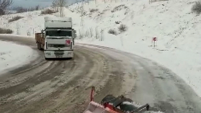 Tunceli'de karla mücadele çalışmaları sürüyor