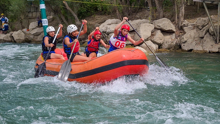 Tunceli'de Rafting Süper Kupa heyecanı: 42 takım Munzur'da yarıştı