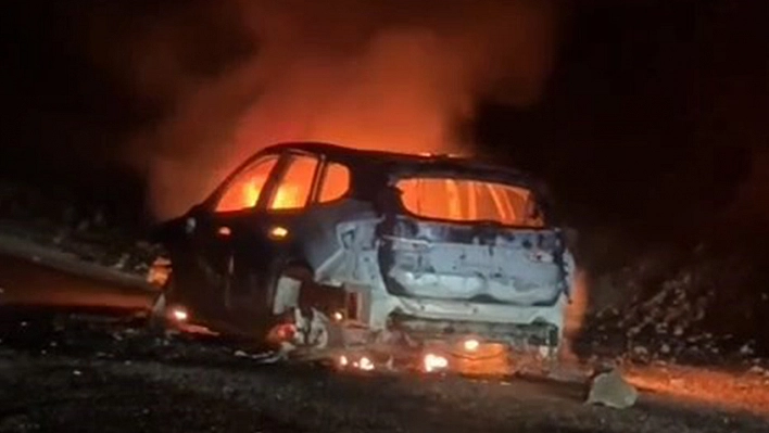 Tunceli'de seyir halindeki otomobil yandı