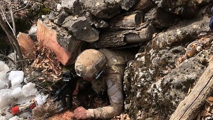 Tunceli'de teröristlere ait mühimmat ve yaşam malzemesi ele geçirildi