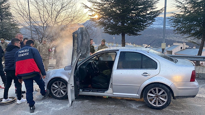 Tunceli'de tutuşan otomobil, itfaiye tarafından kontrol altına alındı