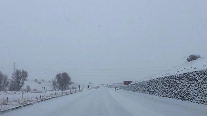 Tunceli'de ulaşıma kapalı 130 köy yolunda çalışmalar sürüyor