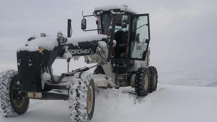 Tunceli'de ulaşıma kapanan 47 köy yolunu açma çalışmaları başladı