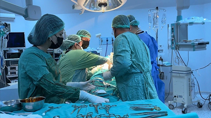 Tunceli devlet hastanesinde 10 yıl sonra ilk tiroit ameliyatı yapıldı